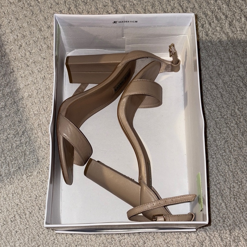 Steve Madden Tan Heels